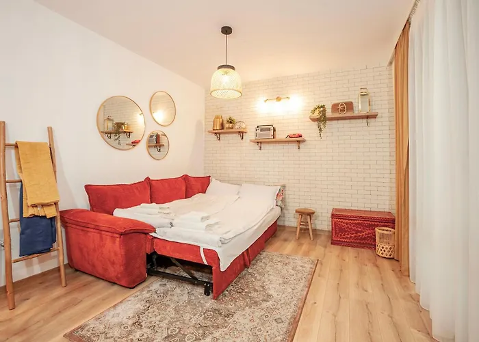 Golden 526 At Oak Apartment